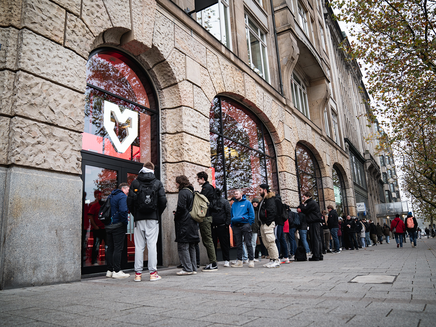 Hamburg-Team-Razer-E-Sports-Arena-EIngang-mit-INFILED-LED-Wall